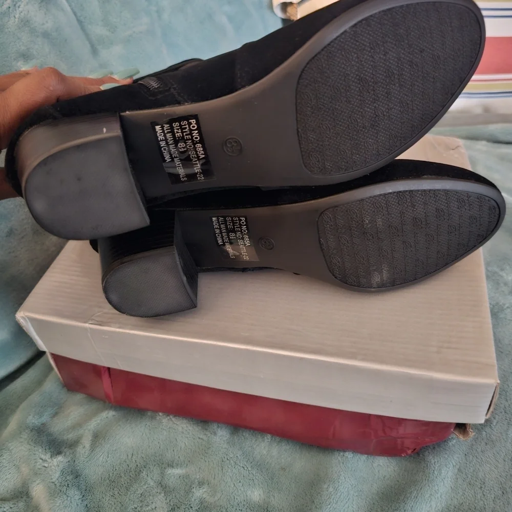 Breckelles Black Ankle Booties with Tassel Accent - Picture 4 of 10